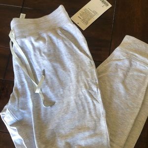 Lululemon size 8 warm down jogger *soft*